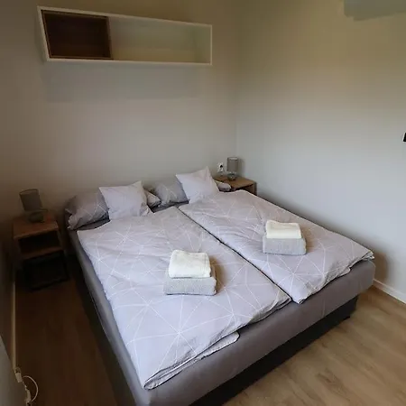 Novy Mobilheim 度假居 Stropesin